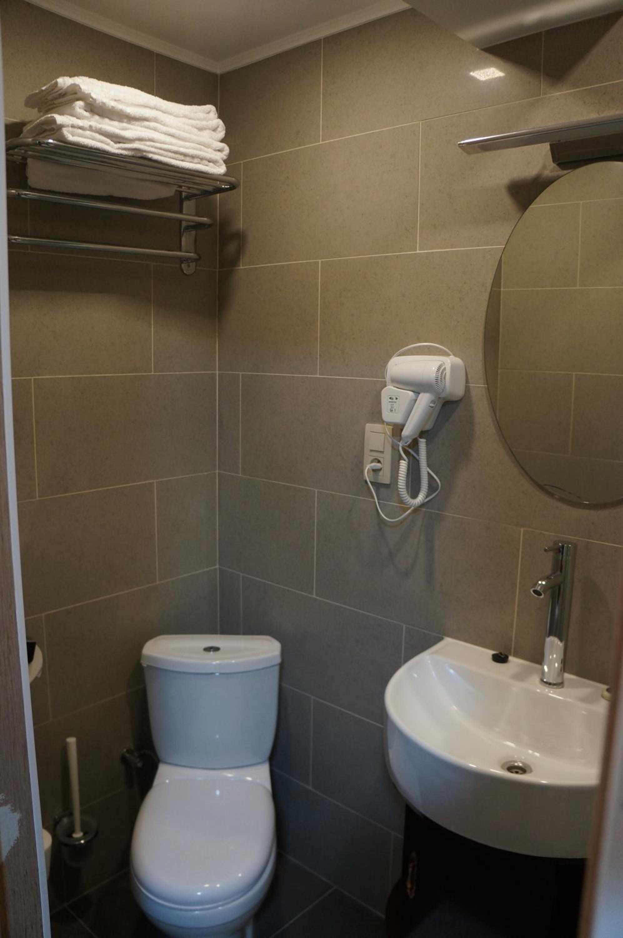 Фото Hotel Evergreen