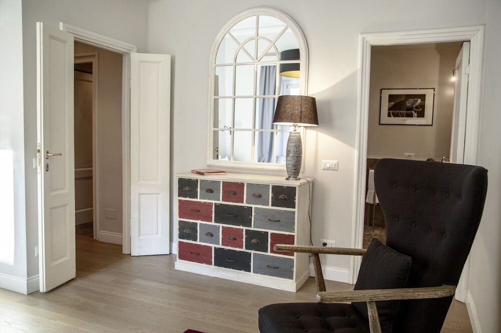 Фото The Independent Suites