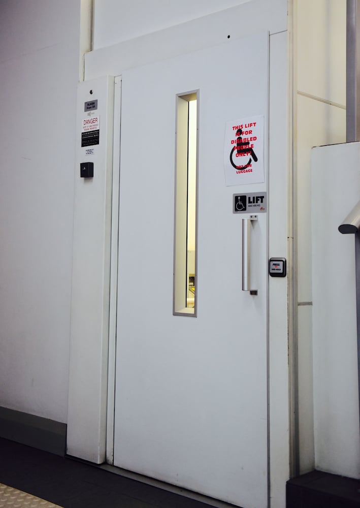 Фото The Emperors Crown Hostel