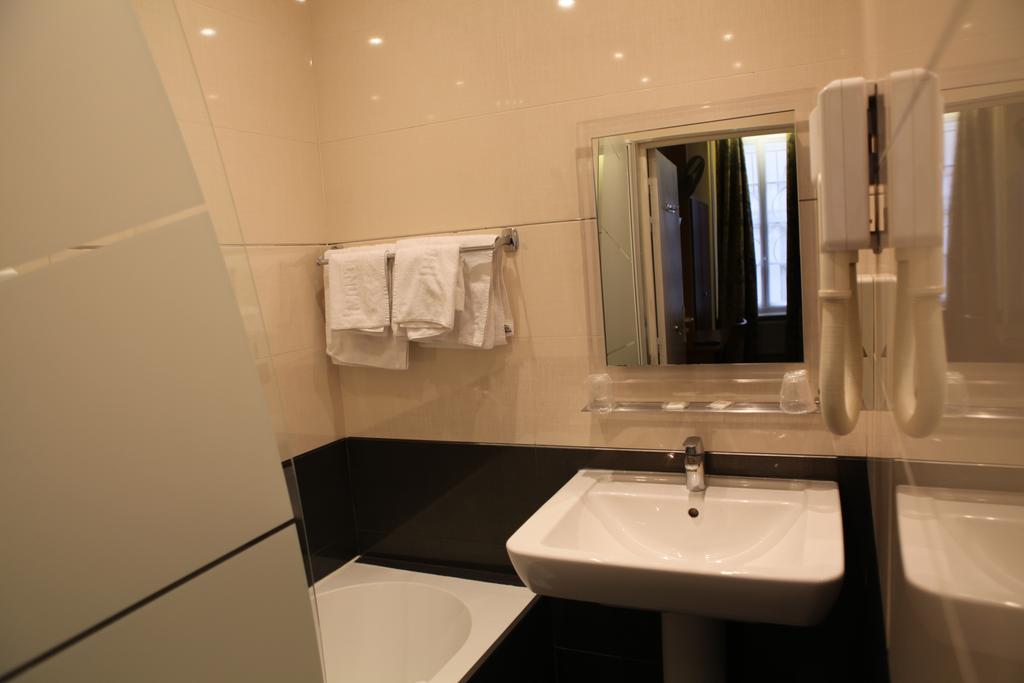 Фото Hotel Montpensier Paris