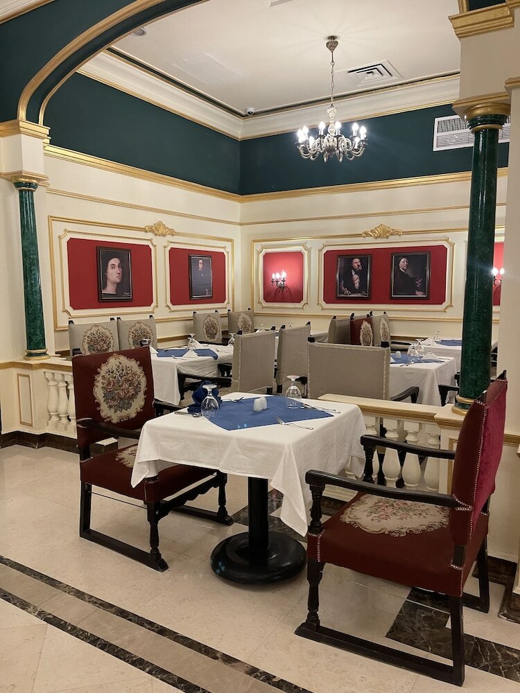 Фото Cosmopolitan Plaza Inn Hotel