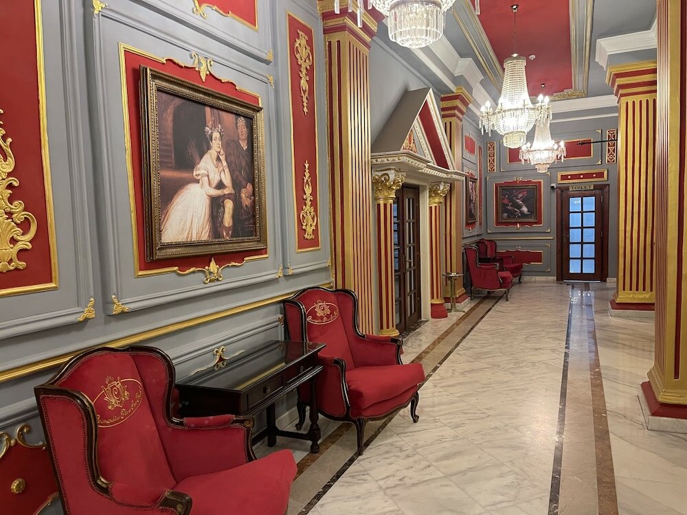 Фото Cosmopolitan Plaza Inn Hotel