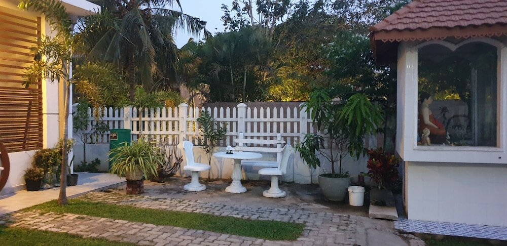 Фото Hotel Crown Plaza Katunayake