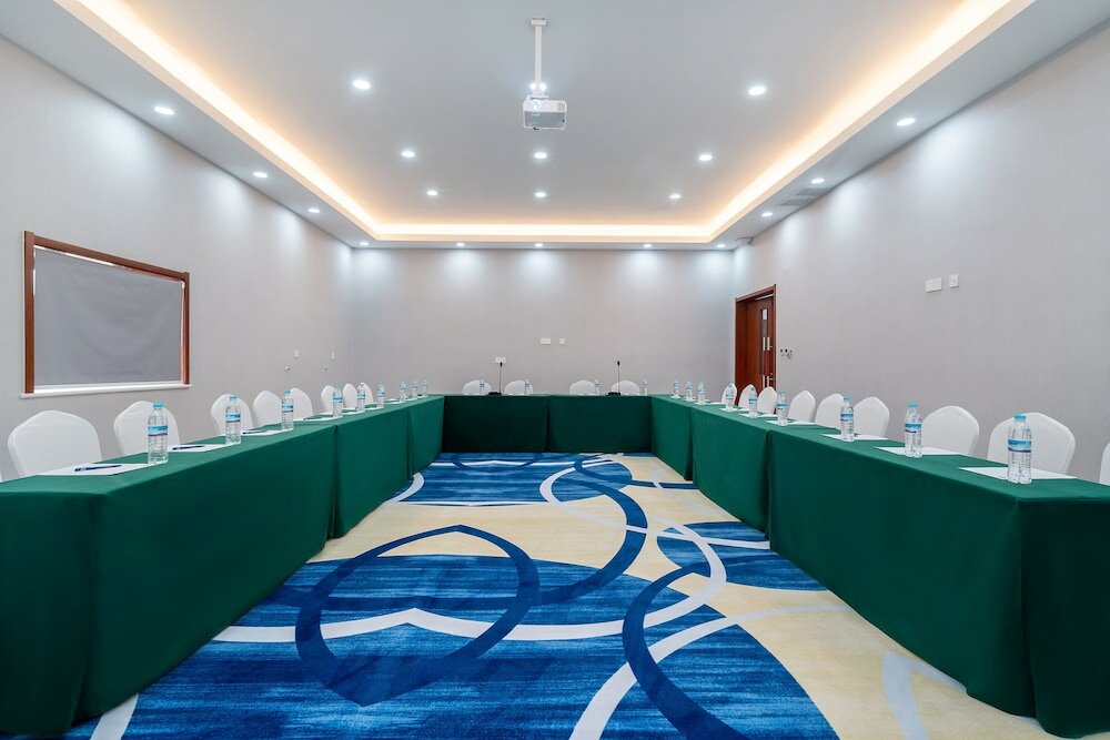 Фото Holiday Inn Express Jinan Jingshi Road