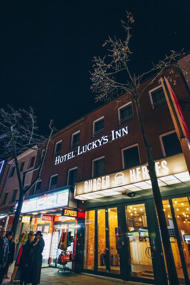 Фото отеля 1