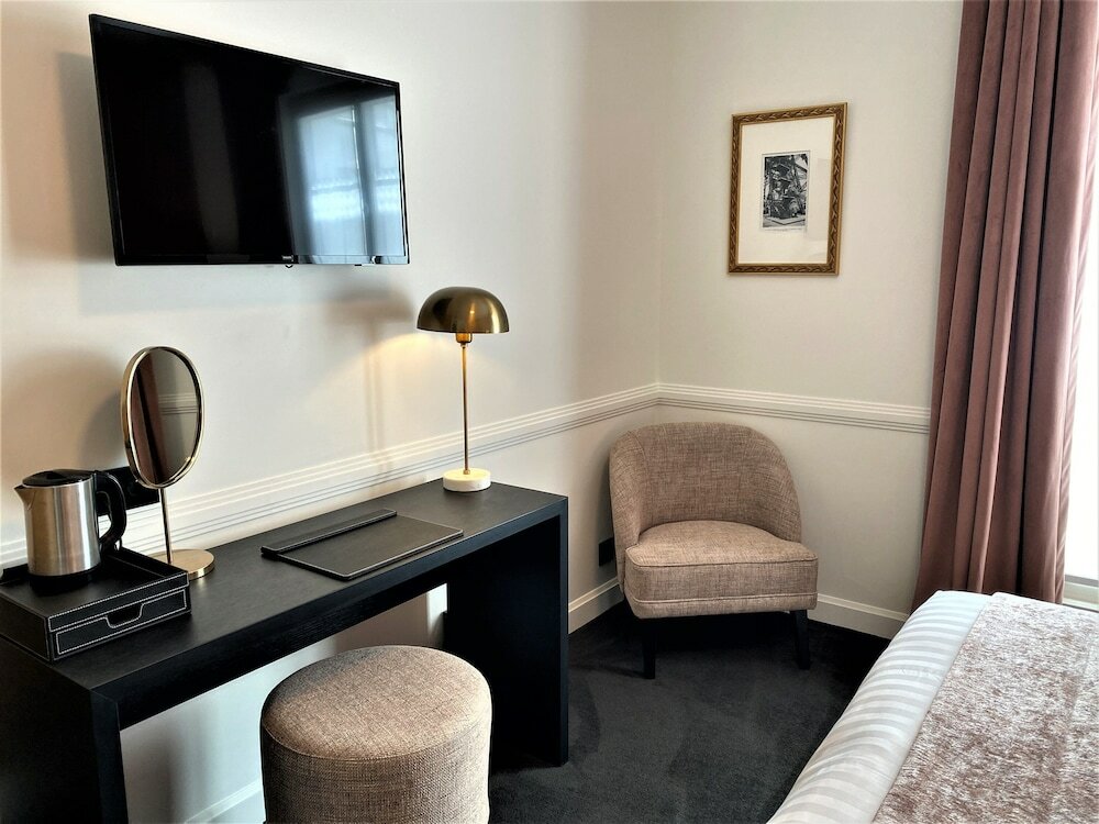 Фото Hôtel Le Cercle Tour Eiffel