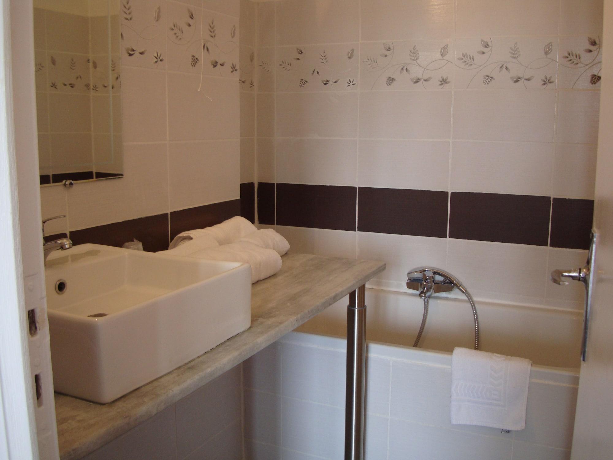 Фото Hôtel Les Myrtes