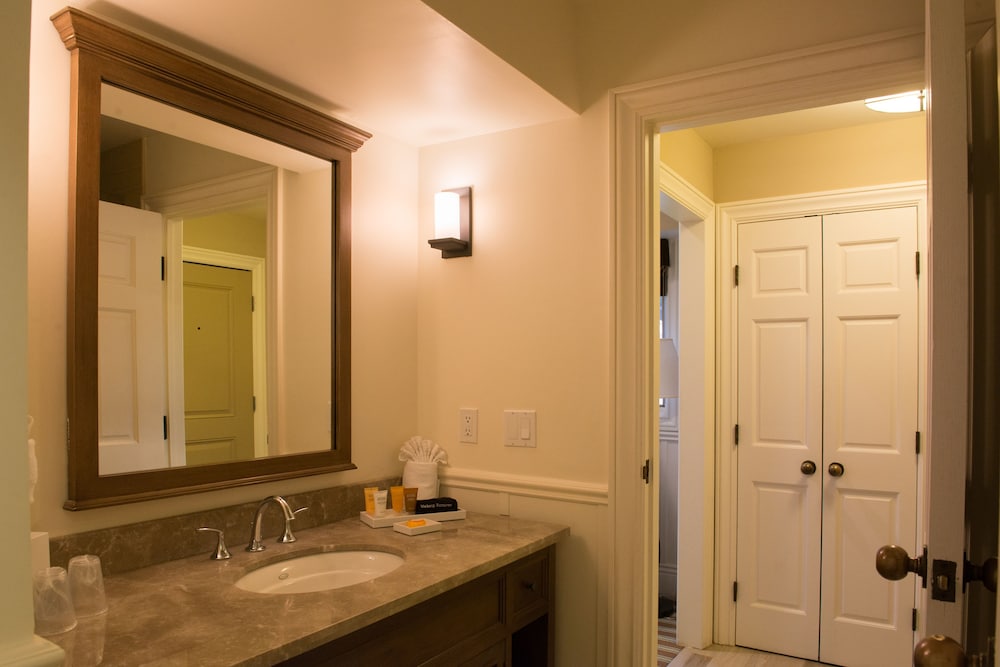 Фото Lighthouse Lodge And Cottages