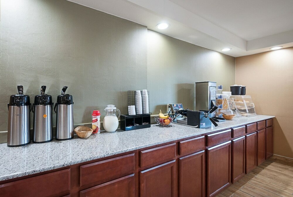 Фото Quality Inn Near Pimlico Racetrack