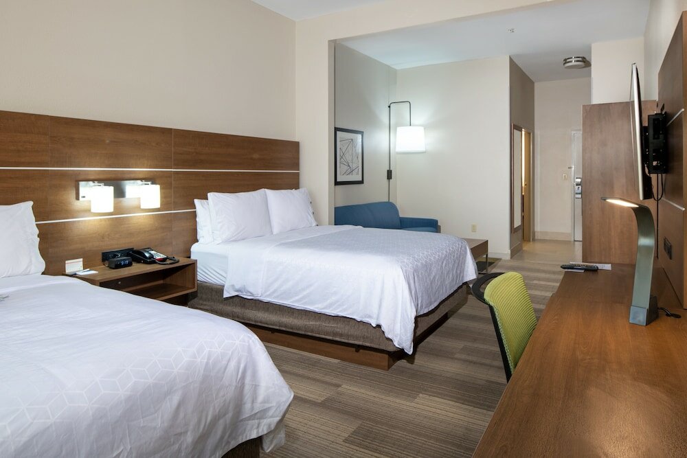 Фото Holiday Inn Express Hotel & Suites Dallas South - Desoto, an Ihg Hotel