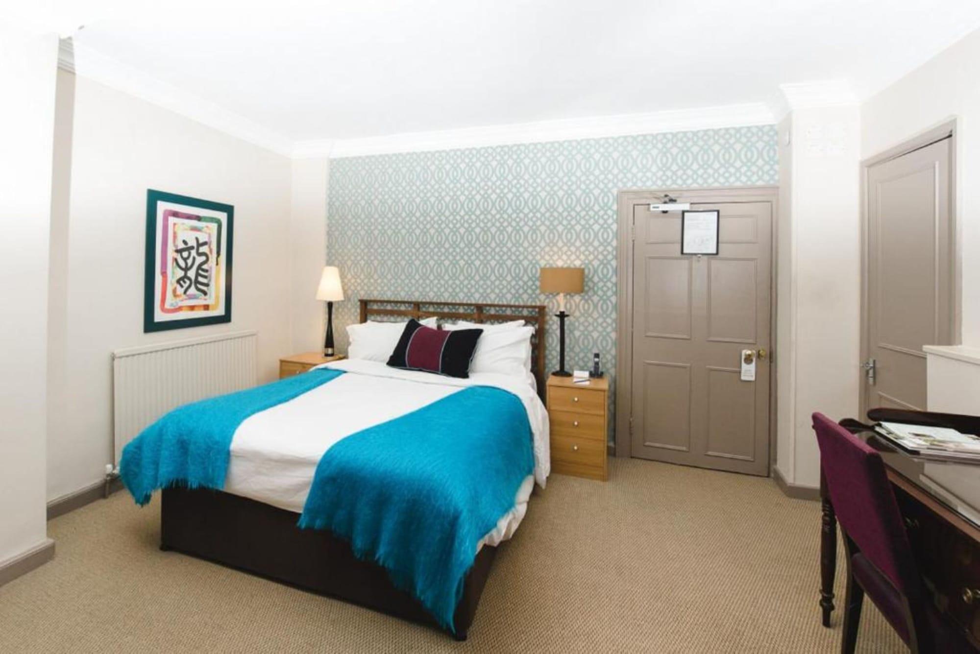 Фото The Feathers Hotel