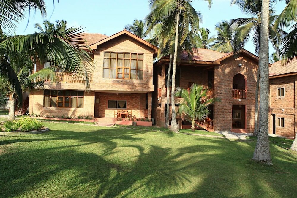 Фото Coconut Grove Beach Resort