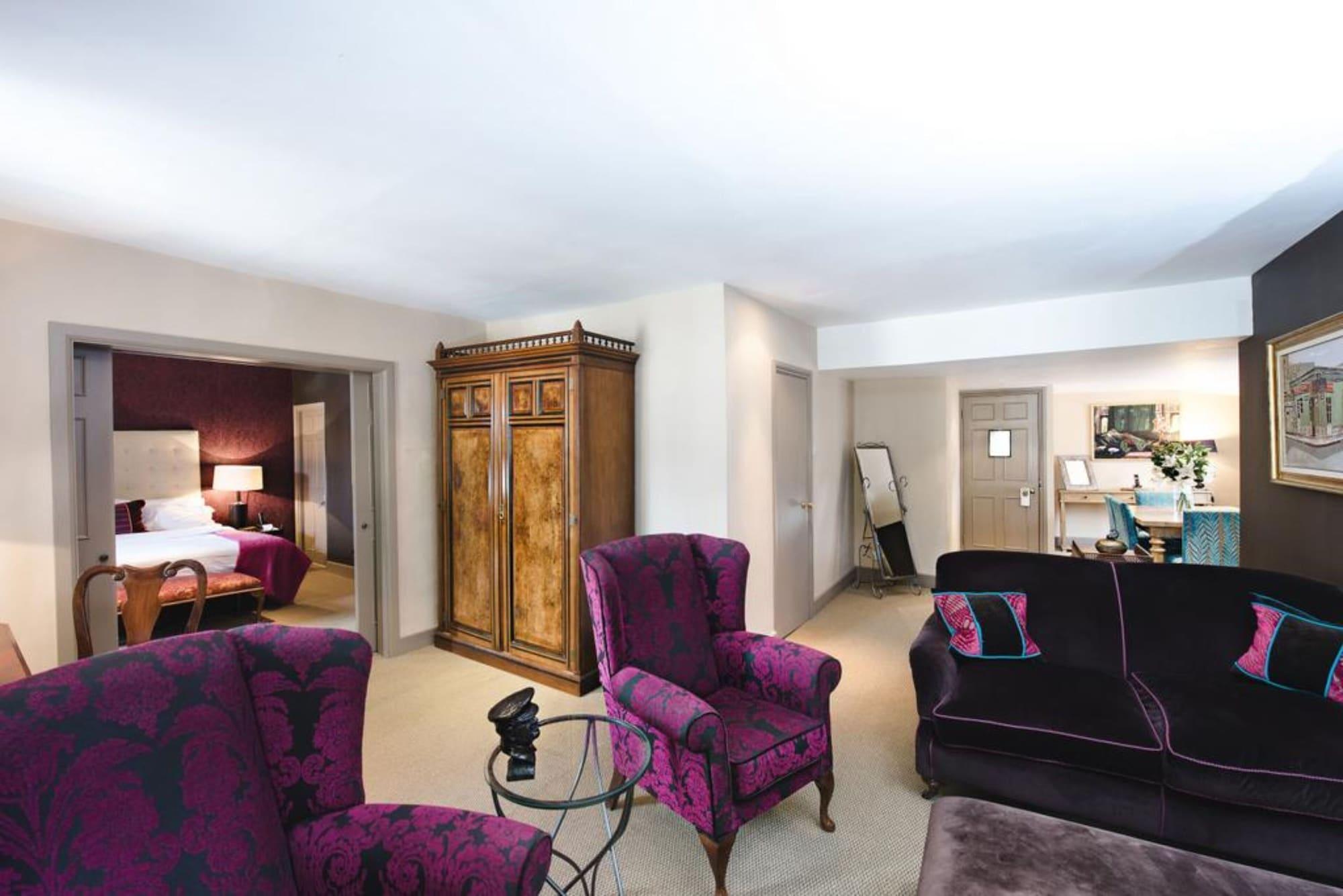 Фото The Feathers Hotel