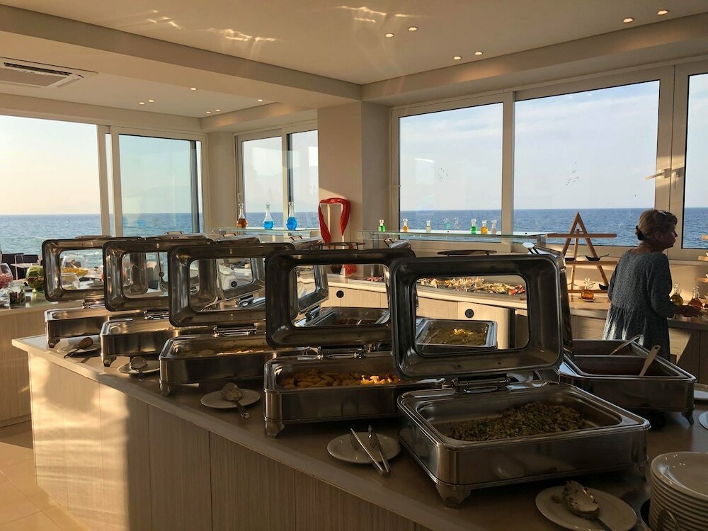 Фото Golden Coast Resort