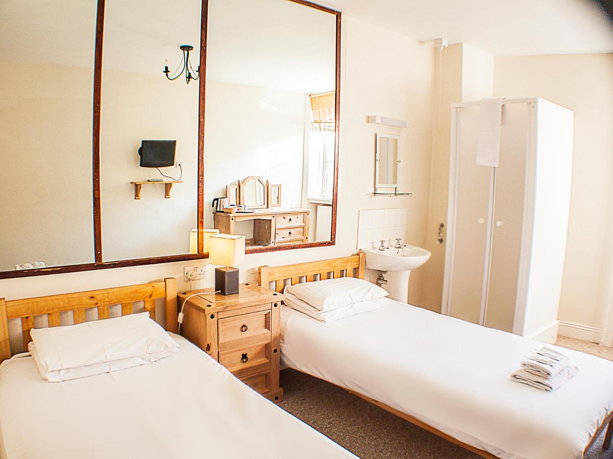 Фото The Queensbury Hotel