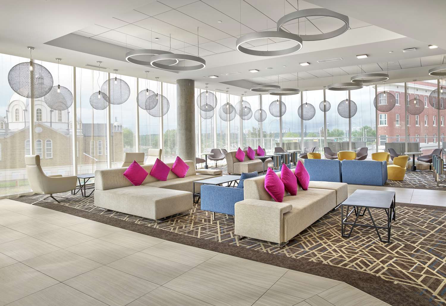 Фото DoubleTree by Hilton Edmonton Downtown