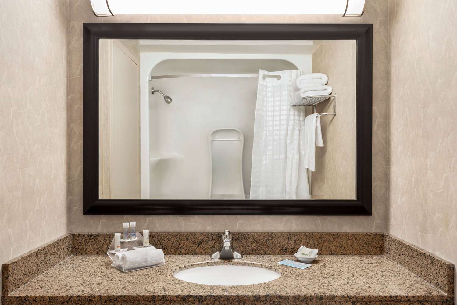 Фото Royal West Edmonton, trademark Collection