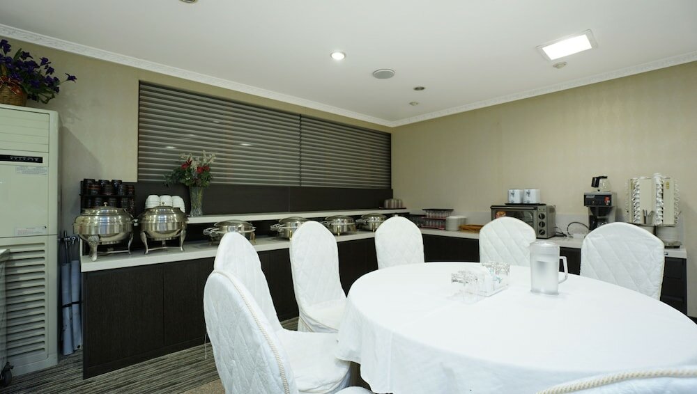 Фото Insadong Crown Hotel