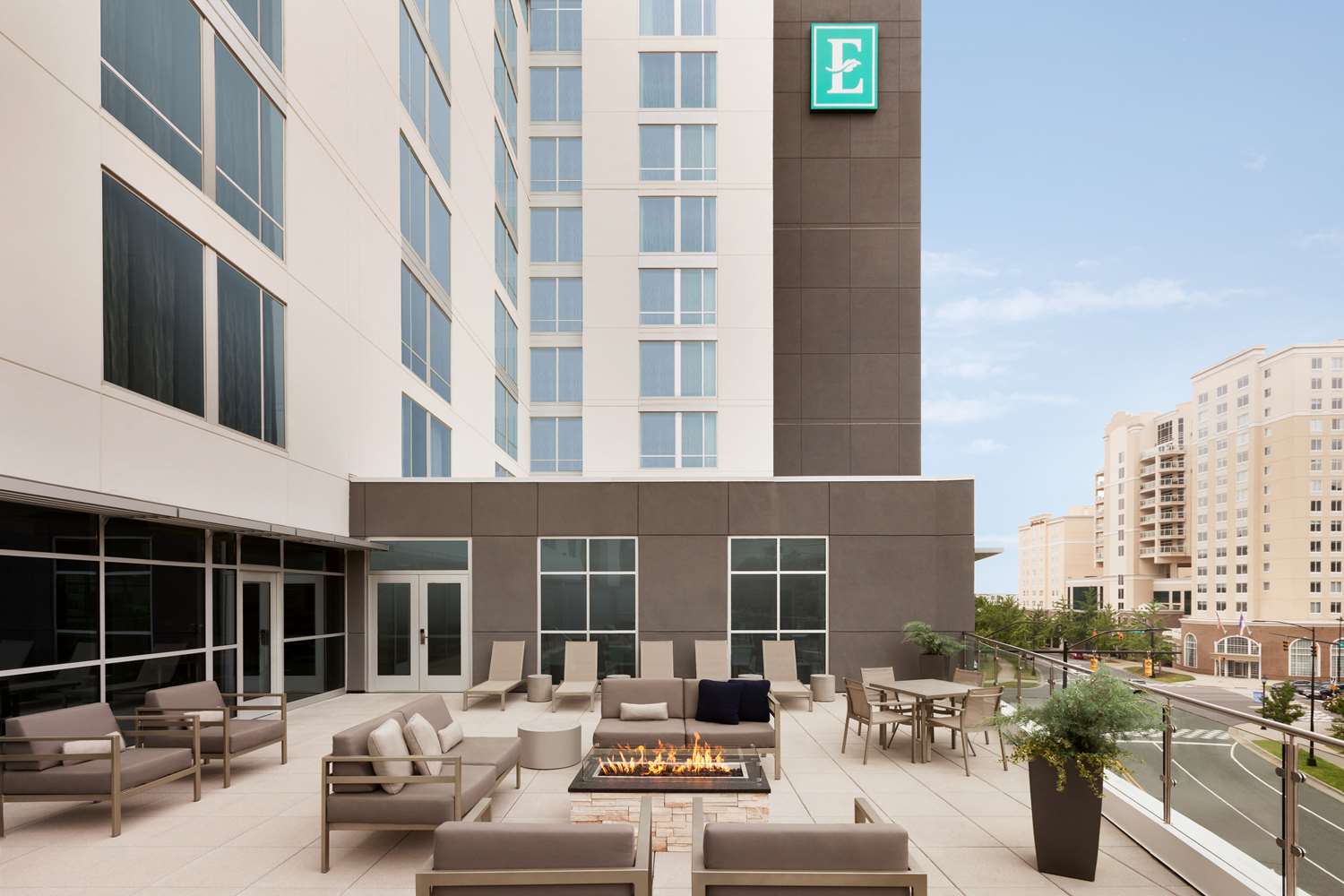 Фото Embassy Suites by Hilton Charlotte Uptown