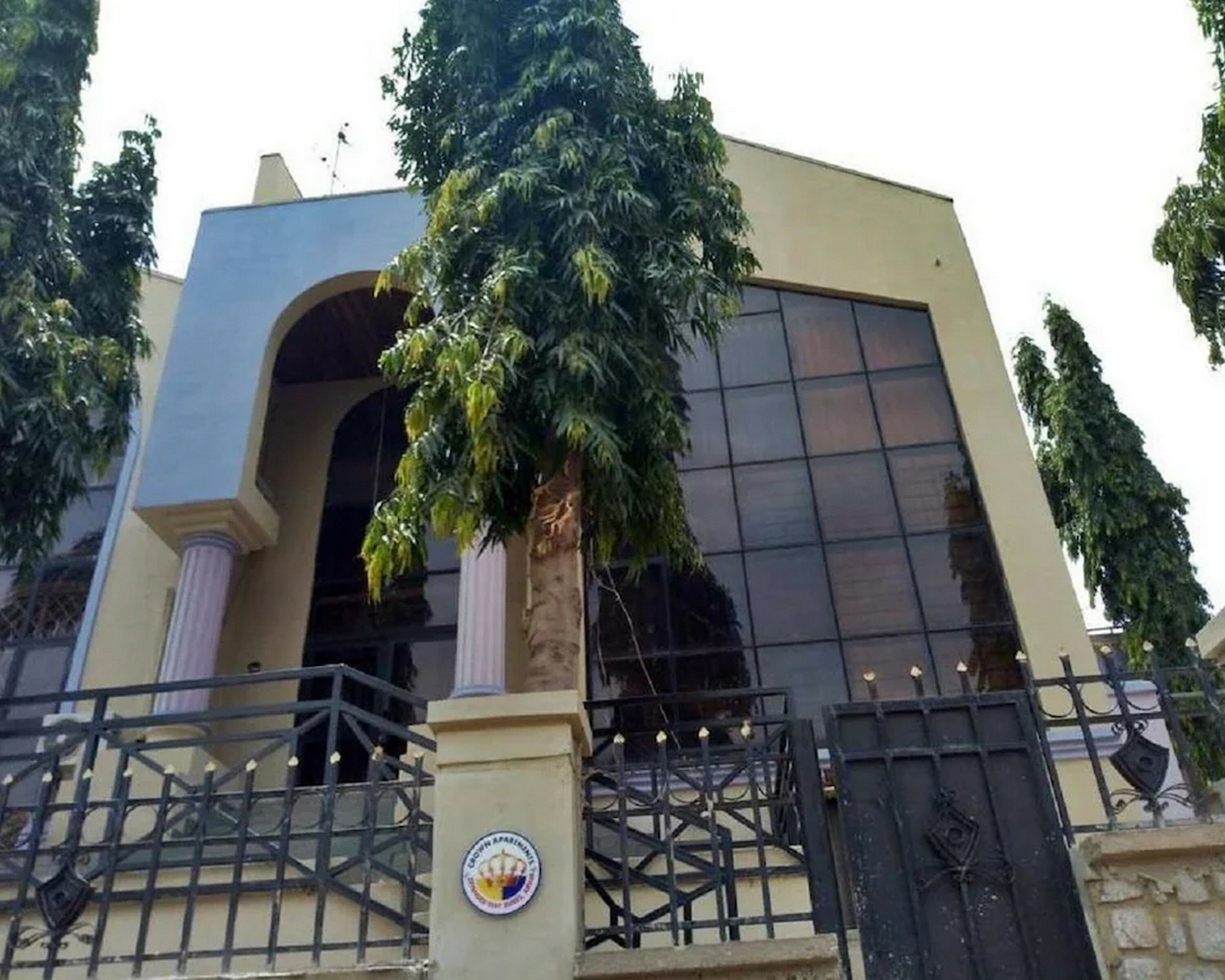 Фото Crown Apartments Extended Stay Suites