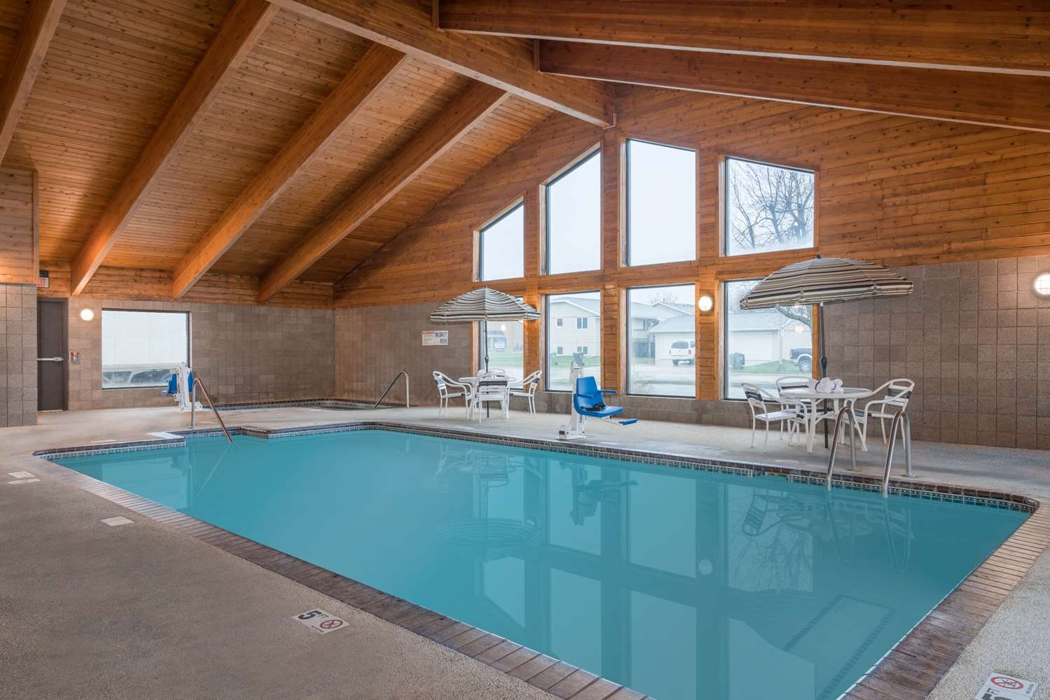 Фото AmericInn by Wyndham Worthington