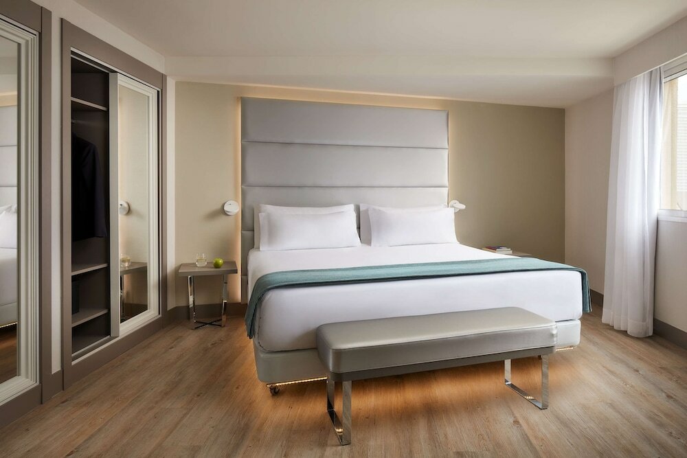 Фото Nh Madrid Zurbano