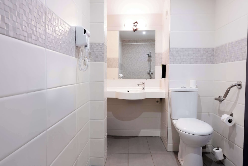 Фото Kyriad Paris 10 - Canal Saint Martin - Republique