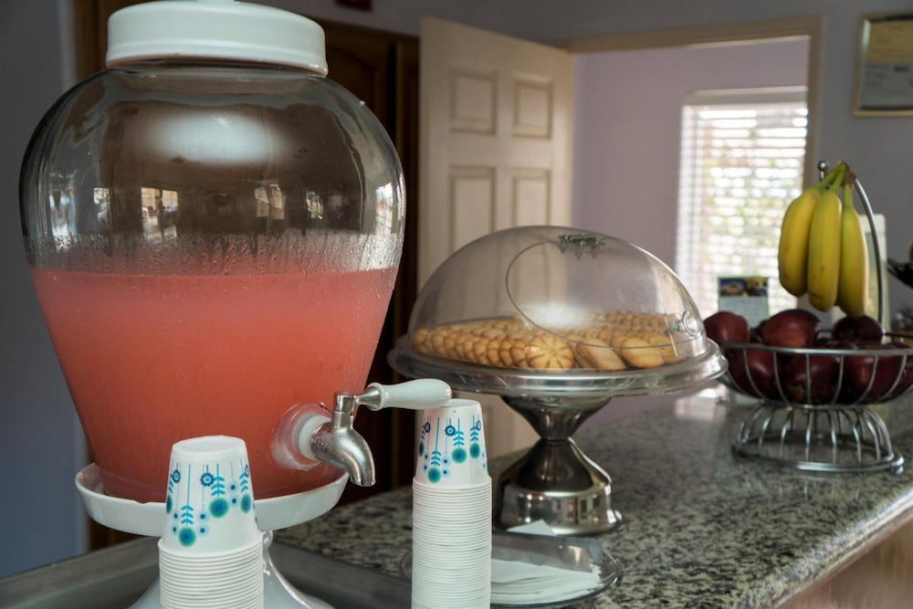 Фото California Inn