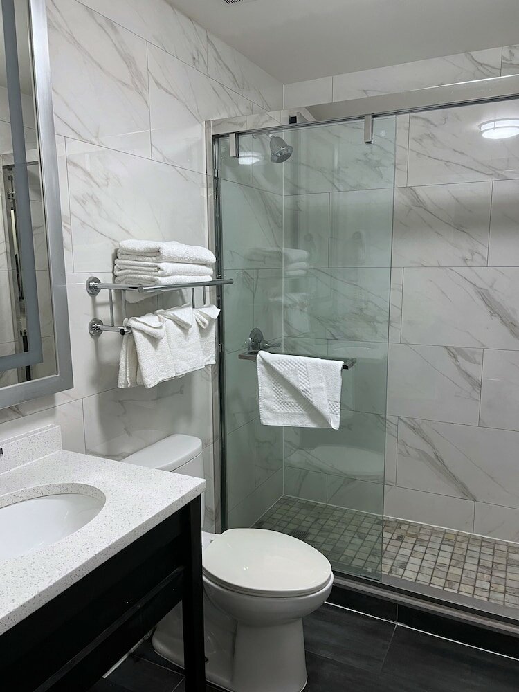 Фото Lotus Blu Inn & Suites