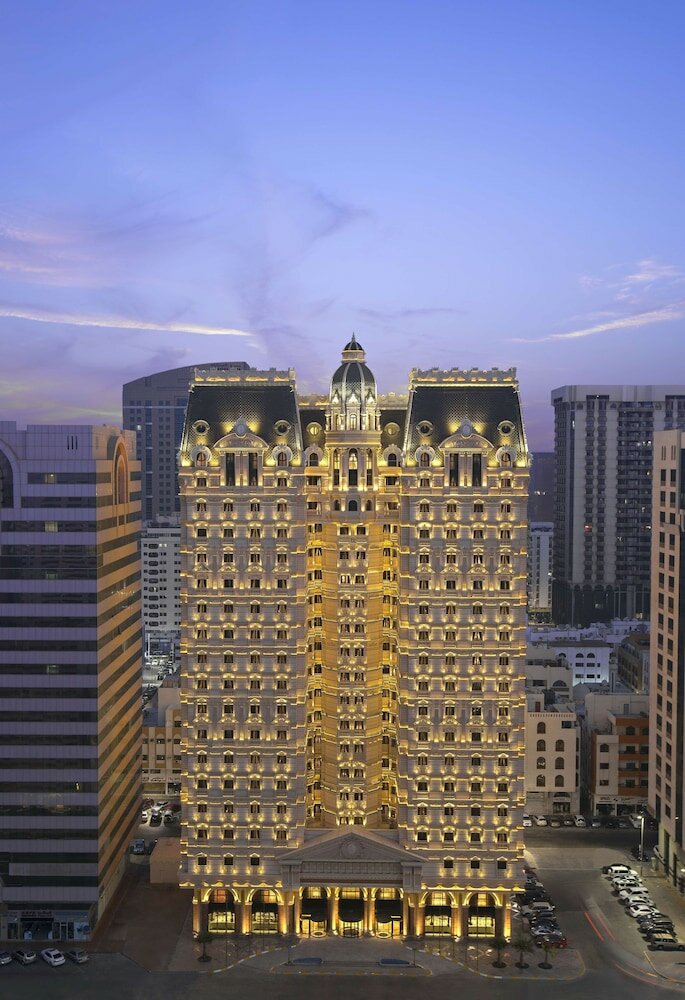 Фото Royal Rose Abu Dhabi, a Curio Collection by Hilton Affiliated Hotel