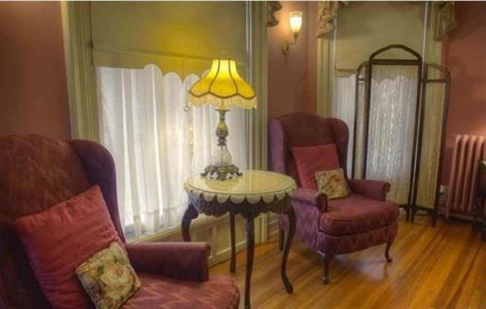 Фото Oliver Inn Bed and Breakfast