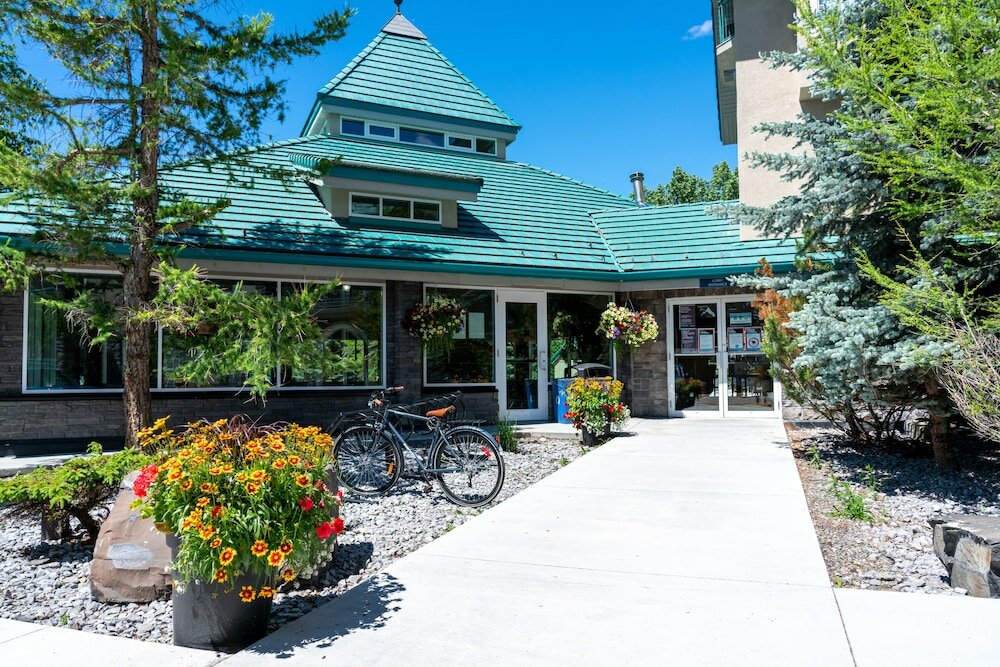 Фото Pocaterra Inn and Waterslide