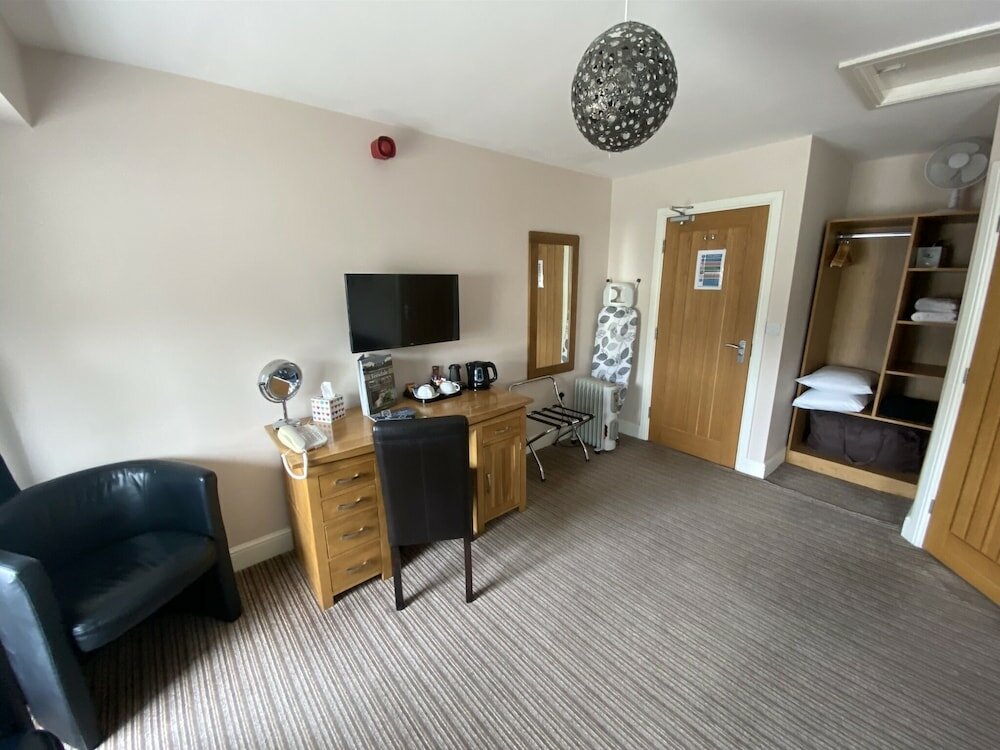 Фото The Three Horseshoes Hotel