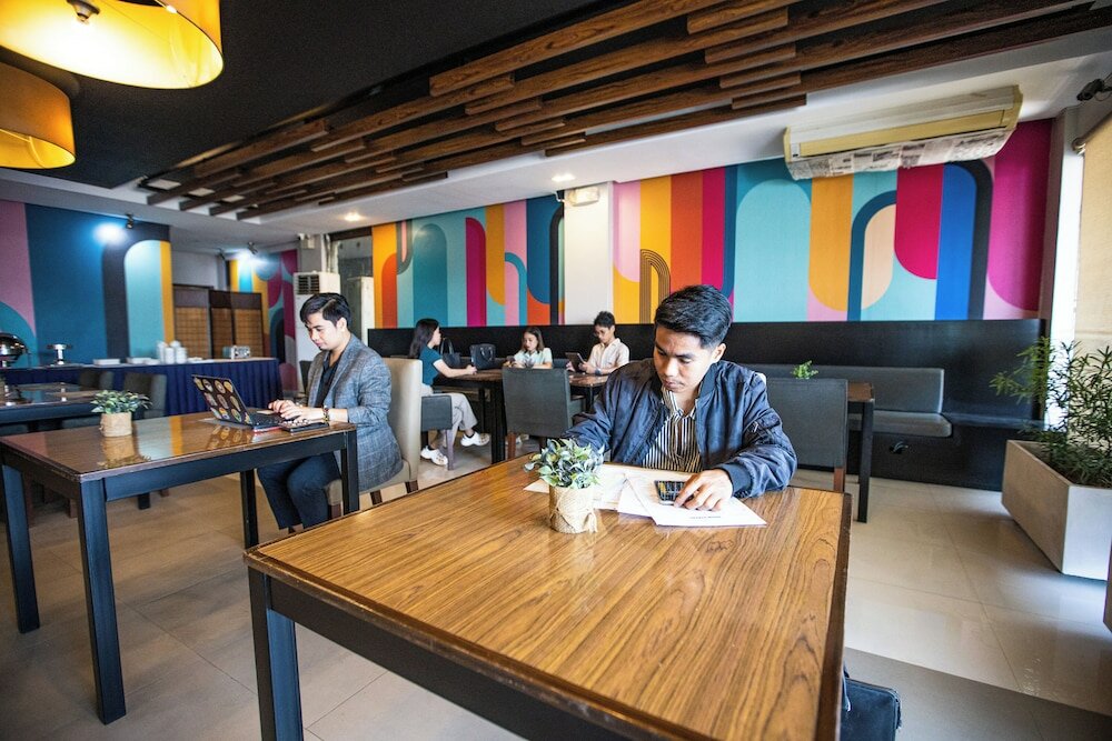 Фото Empire Suites Hotel