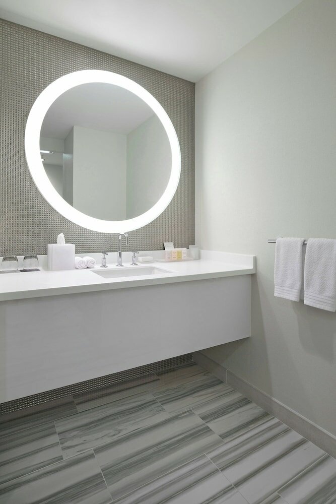 Фото Renaissance Edmonton Airport Hotel