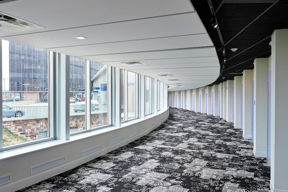 Фото Renaissance Edmonton Airport Hotel