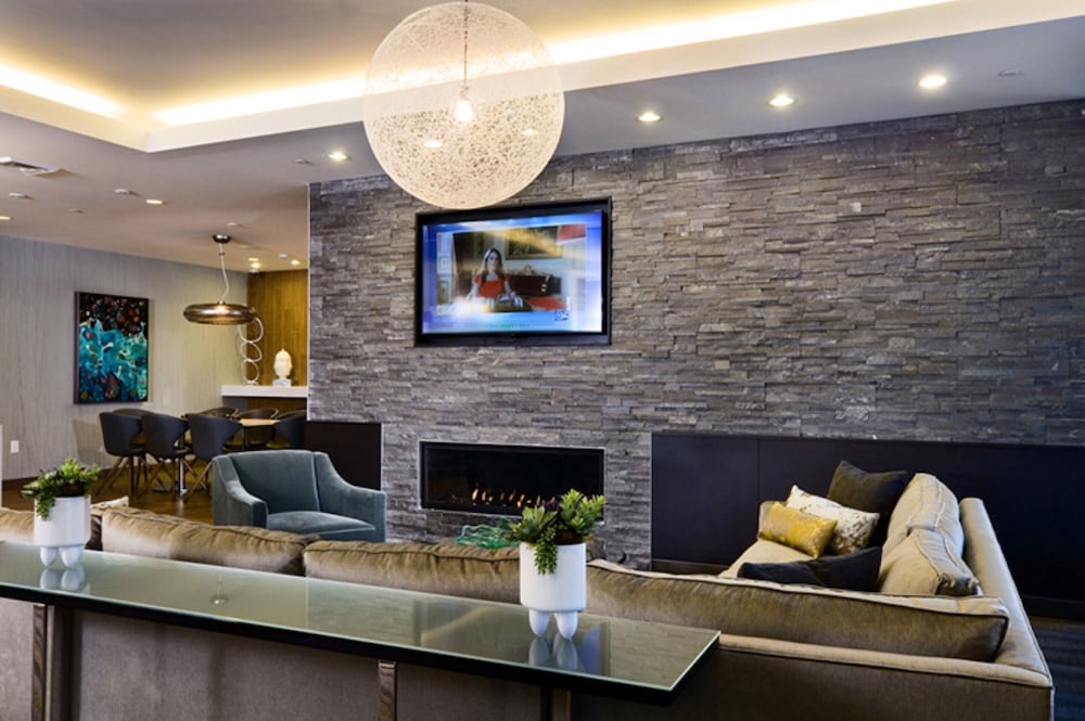 Фото Global Luxury Suites East Boston