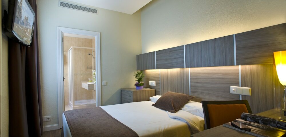 Фото Hotel Serrano by AA Hoteles