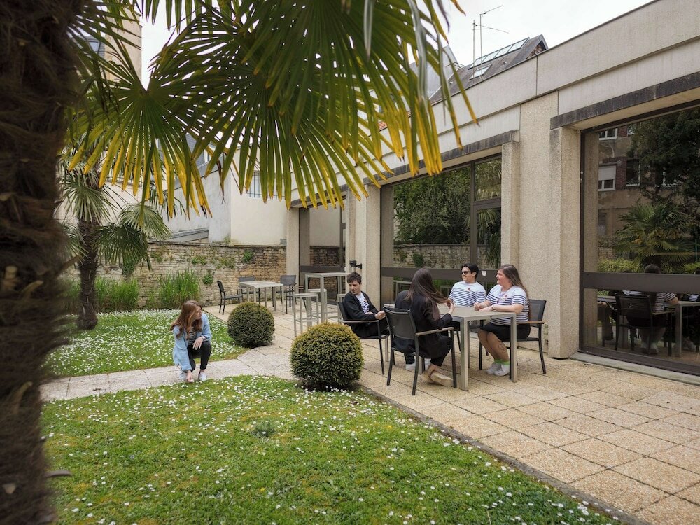 Фото ibis Can Center