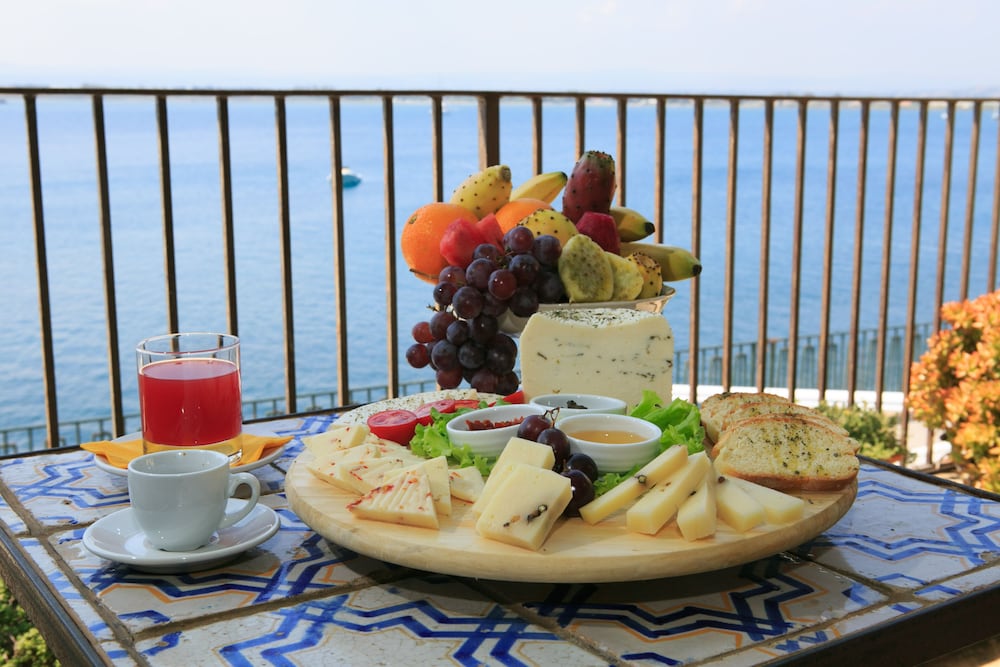 Фото Charme Hotel Henry's House