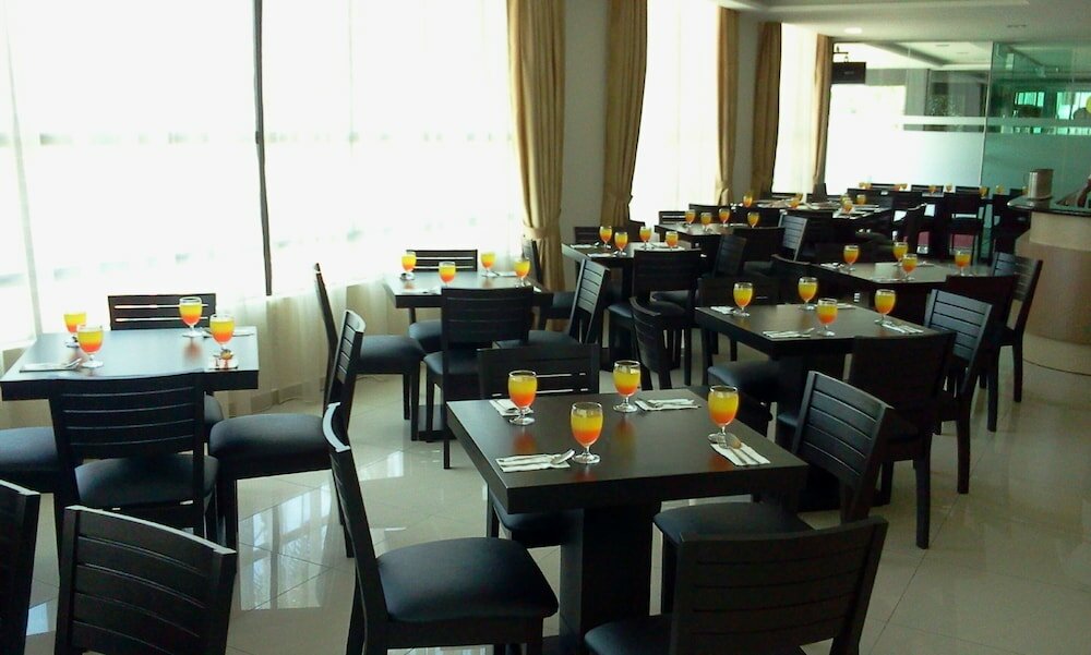 Фото Sutera Hotel