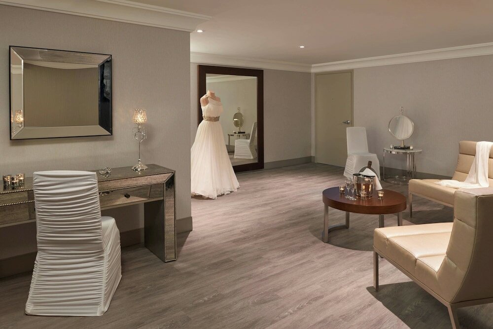 Фото Courtyard by Marriott Oshawa