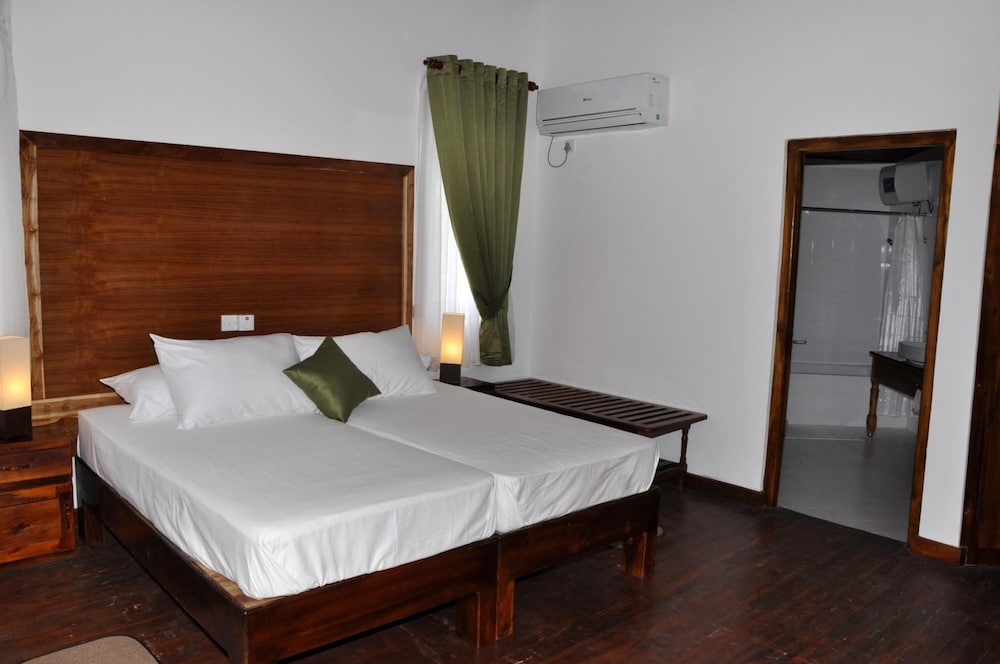 Фото Hotel Naaval