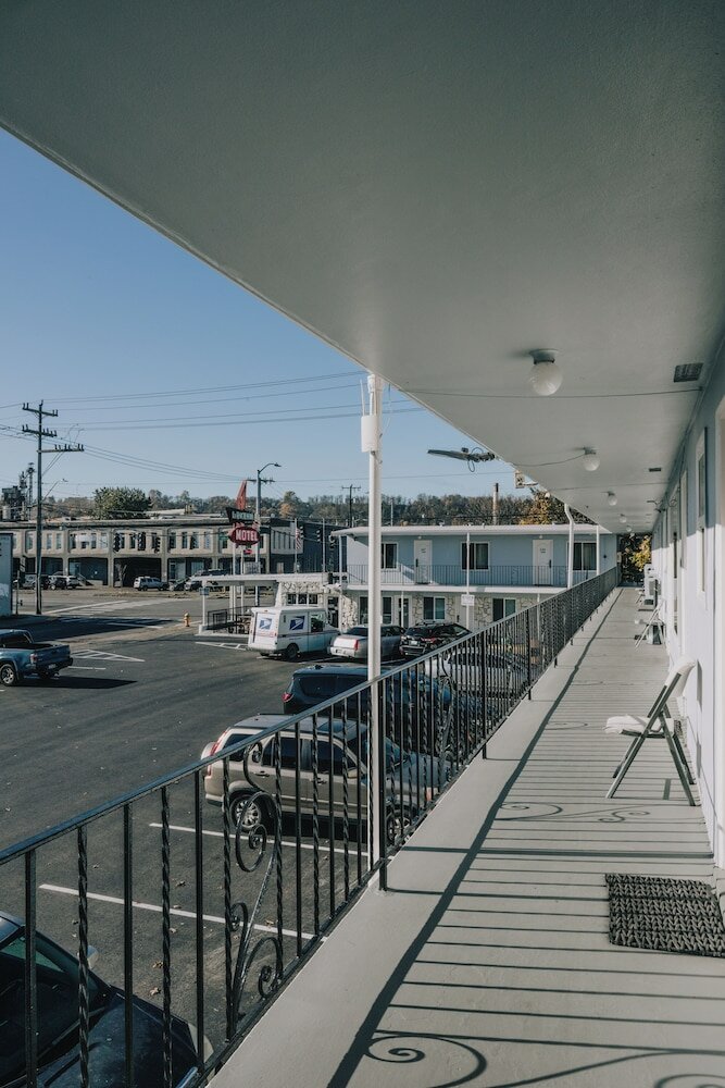 Фото La Hacienda Motel