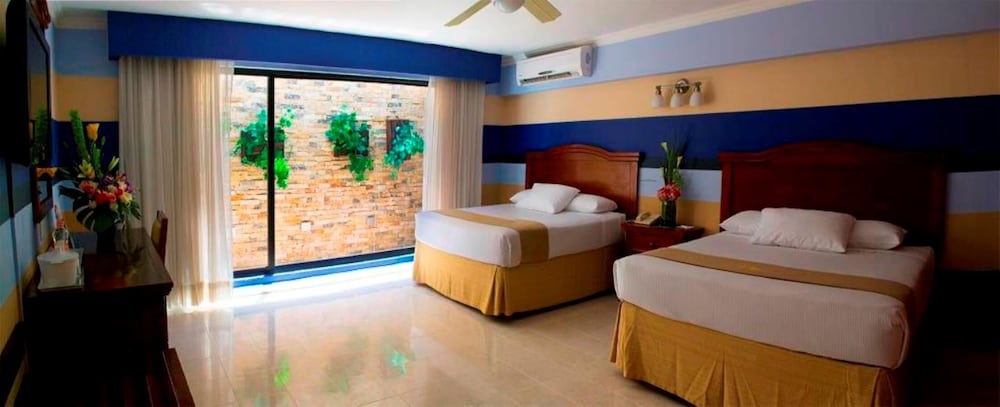 Фото Hotel Plaza Colonial