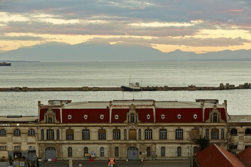 Фото Mediterranean Palace Hotel