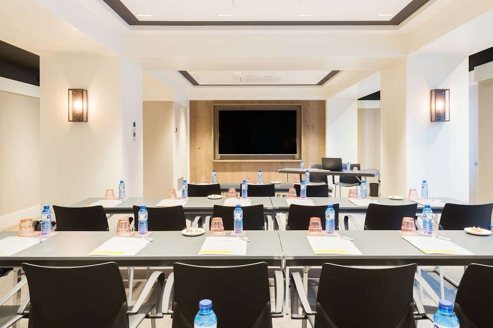 Фото Hotel Barcelona Universal