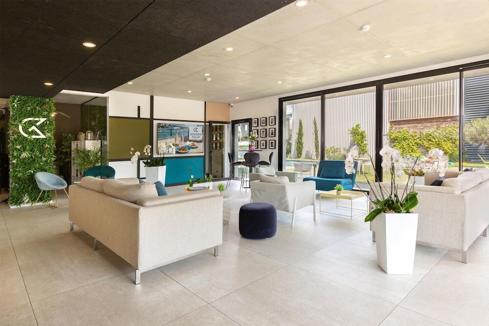 Фото Golden Tulip Martigues Provence