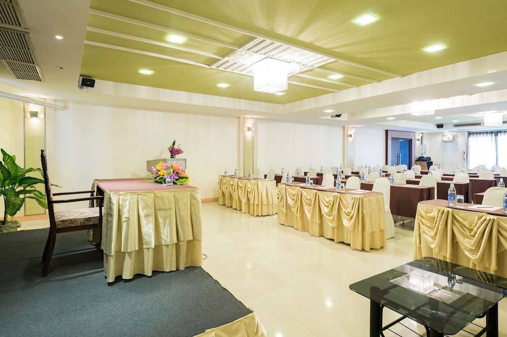 Фото The Legacy Hotel