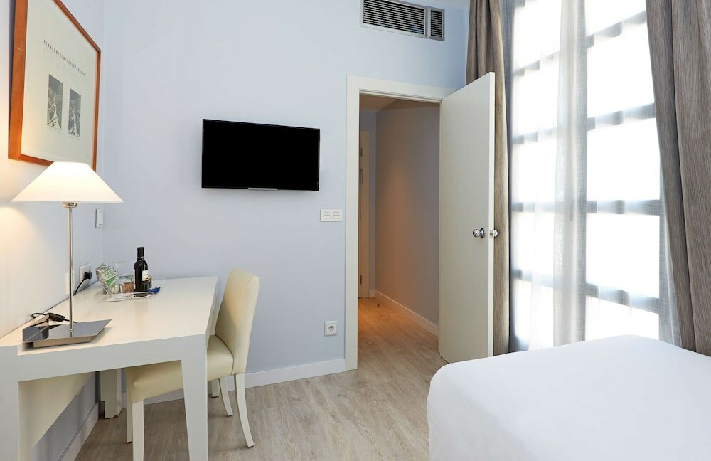 Фото Nh Valencia Las Artes